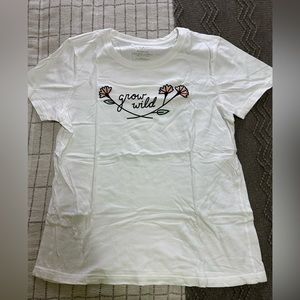 Size M “Grow Wild” tshirt